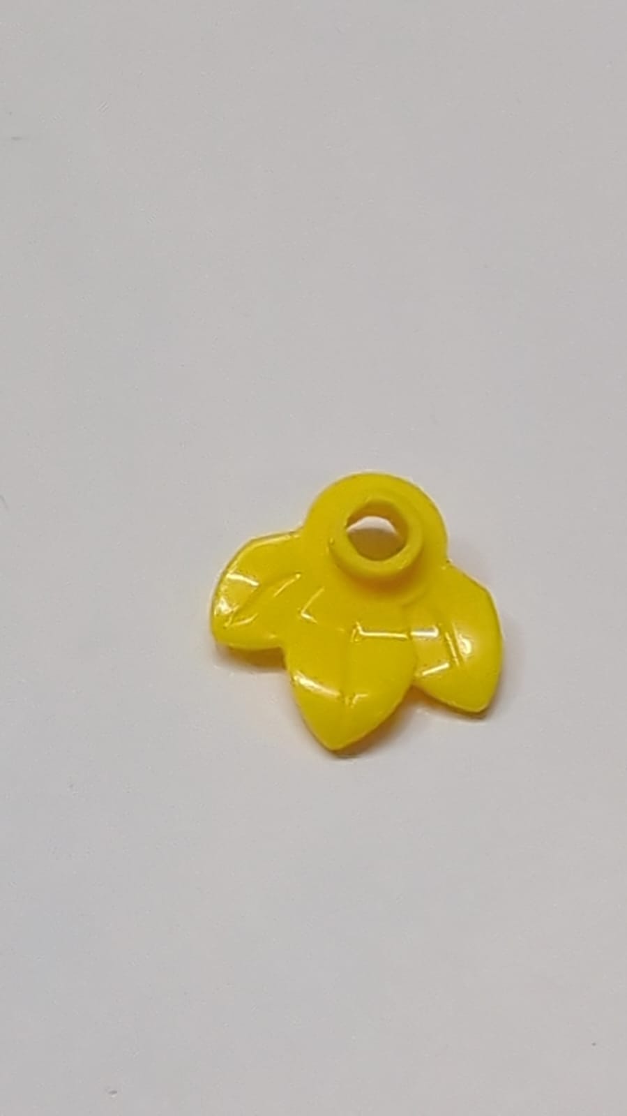 1x1 rund, Pflanze mit 3 Blättern gelb