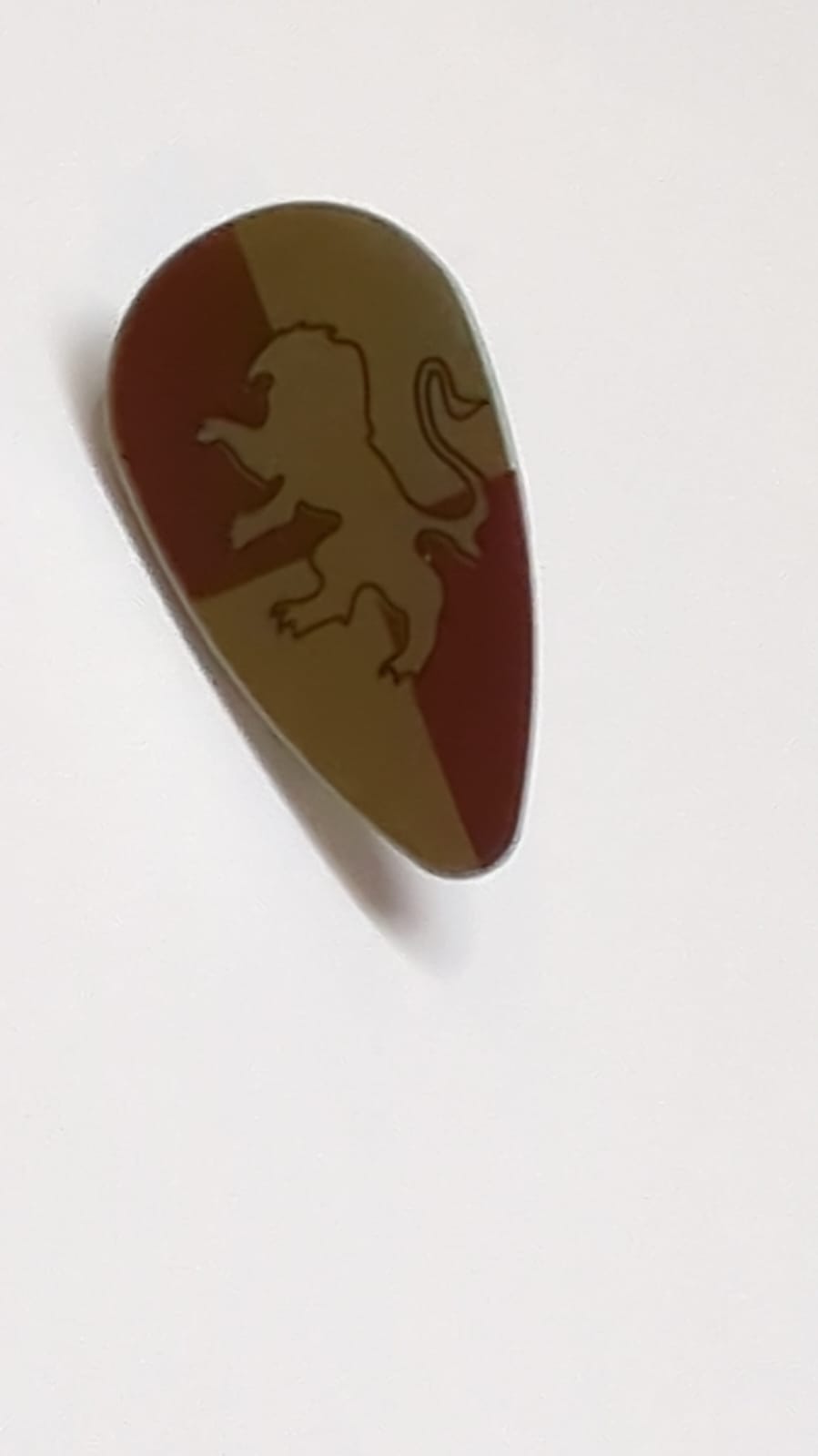 Minifigur, ovaler Schild mit HP Gryffindor-Löwen auf Gold- und Dunkelrot-Quadratmuster