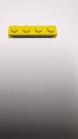 NEU Platte 1 x 4 mit schwarzem Trapez und Silberlinienmuster gelb