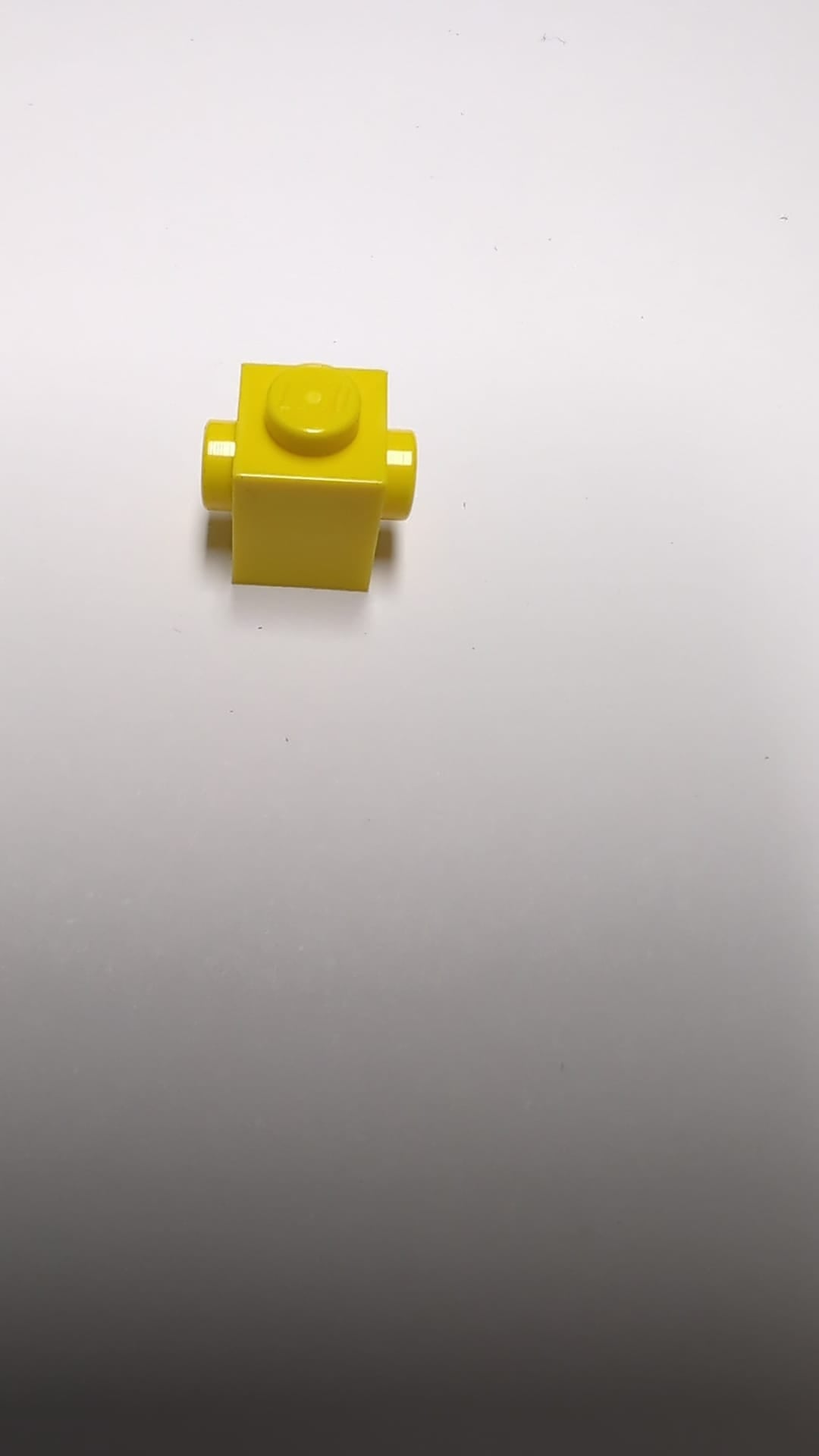 NEU Stein modifiziert 1 x 1 mit 2 Noppen gegenüber gelb