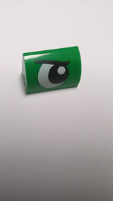 NEU Schräge, Gebogen 1 x 2 mit unterem Noppenhalter mit schwarzem und weißem Auge nach links schauend mit Augenbrauenmuster grün