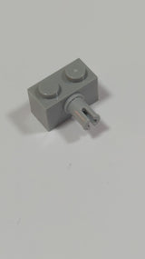 NEU Stein, modifiziert 1 x 2 mit Pin und Noppenhalter neuhellgrau