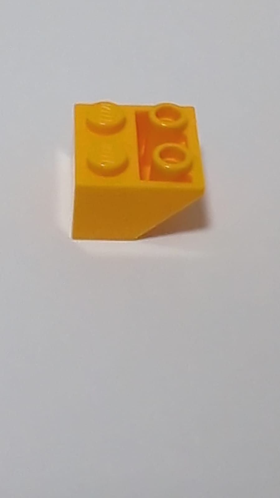 NEU Schräge, invert 45 2 x 2 mit flachem unteren Stift hellorange