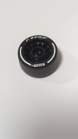 NEU Reifen 24 x 13,4 mit Stiftloch, mit geformtem schwarzem Hartgummireifen und aufgedrucktem weißen 'PIRELLI', 'P ZERO' und Bogenmuster