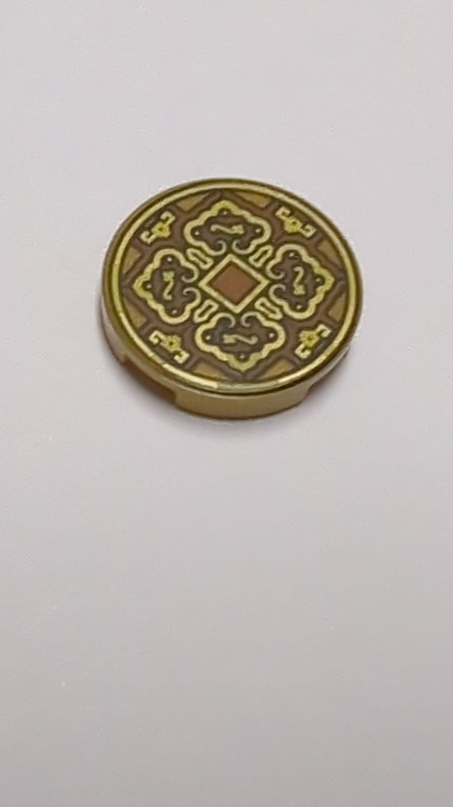 NEU Fliese, rund 2 x 2 mit unterem Noppenhalter mit Gold- und Gelb-4-Blüten-Design und Quadrat auf dunkelorangefarbenem Hintergrundmuster (Münze) pearlgold