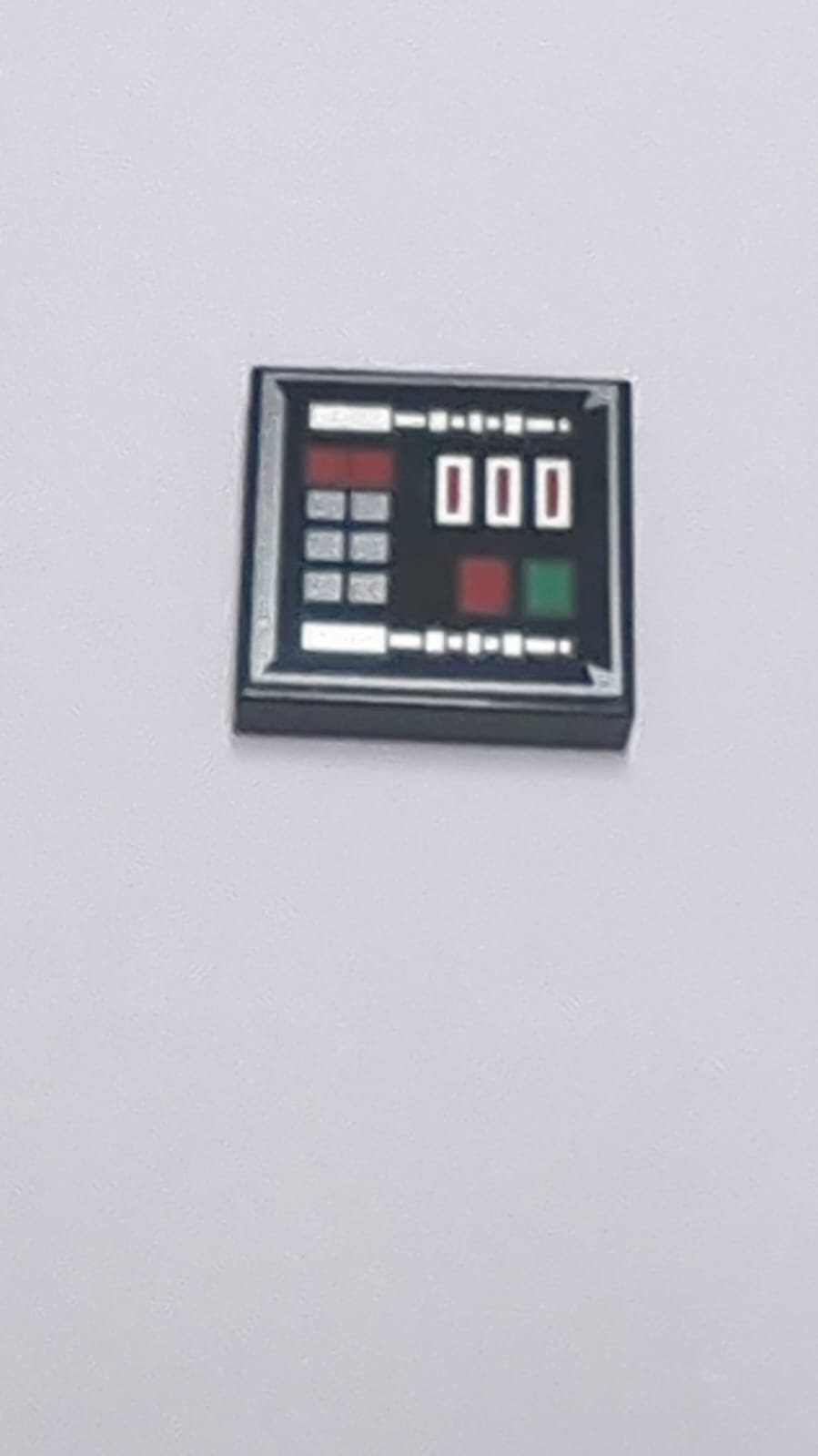 NEU Fliese 2 x 2 mit SW Darth Vader Bedienfeld mit dunkel-silberner Umrandung und Silber-, Grün- und Rot-Tasten-Muster schwarz