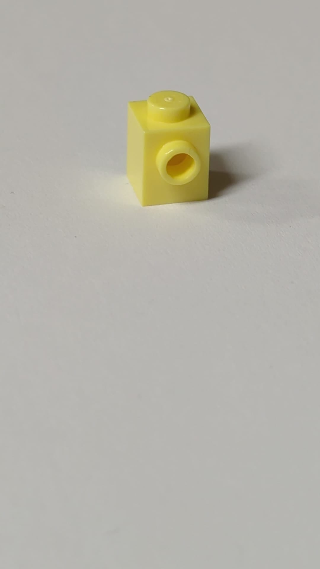 NEU Stein modifiziert 1 x 1 mit Noppe an einer Seite hellgelb