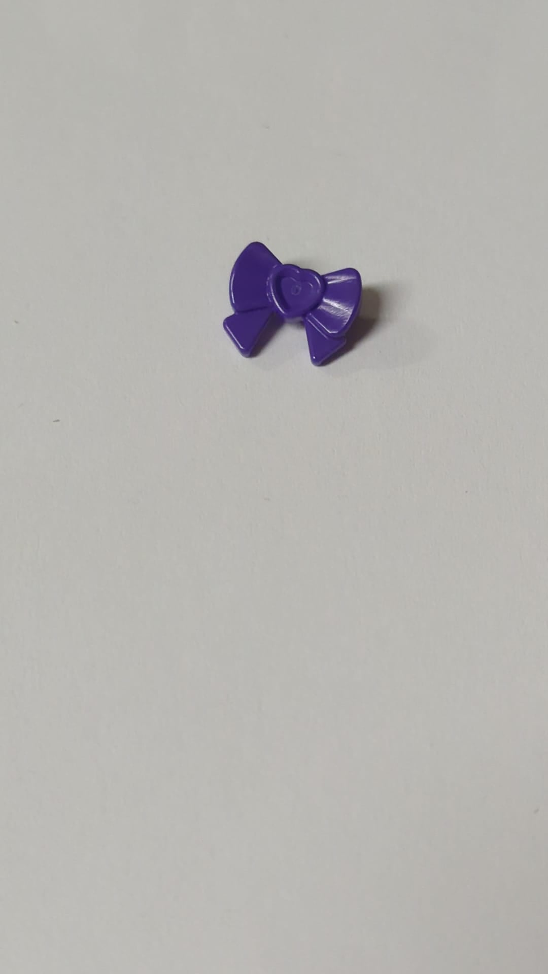 NEU Friends Accessoires Haardekoration, Schleife mit Herz, langes Band und kleiner Pin lila