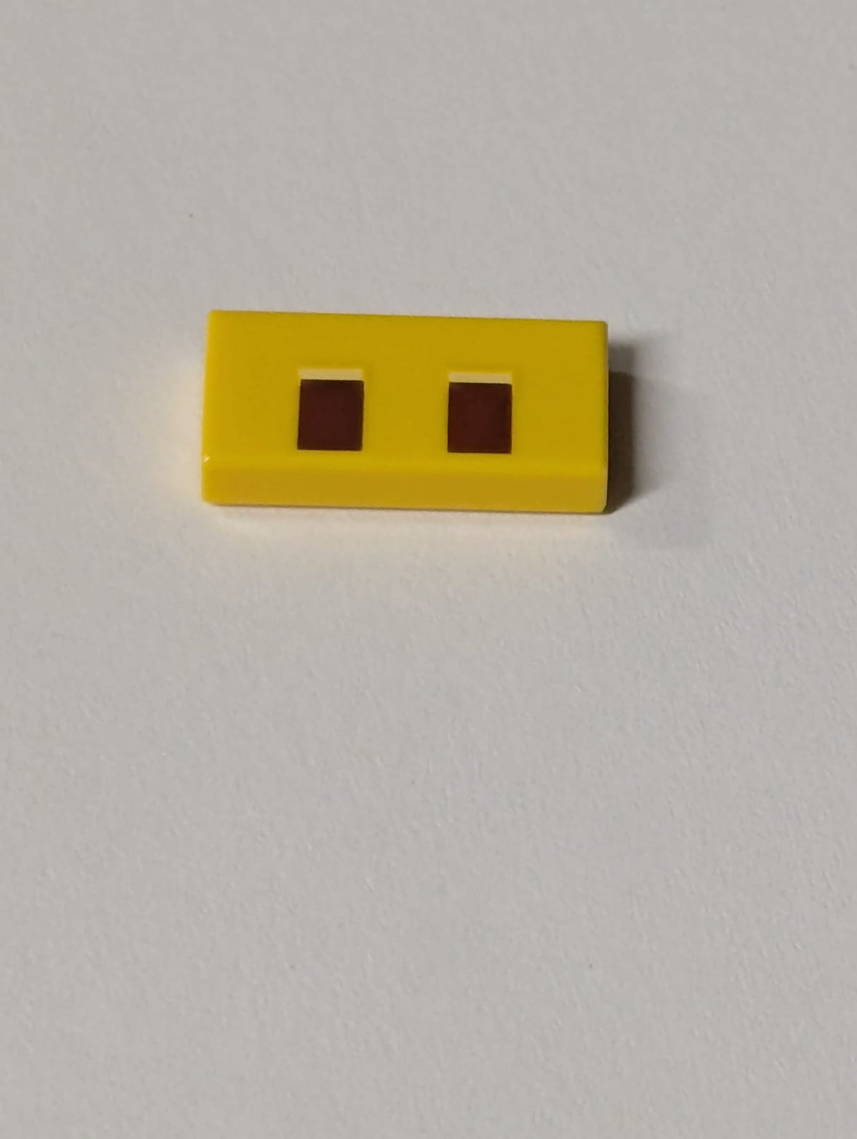 NEU Fliese 1 x 2 mit pixeligem rötlich-braunem und hellgelbem Rechteckmuster (Minecraft-Schnüffler-Nasenlöcher) gelb