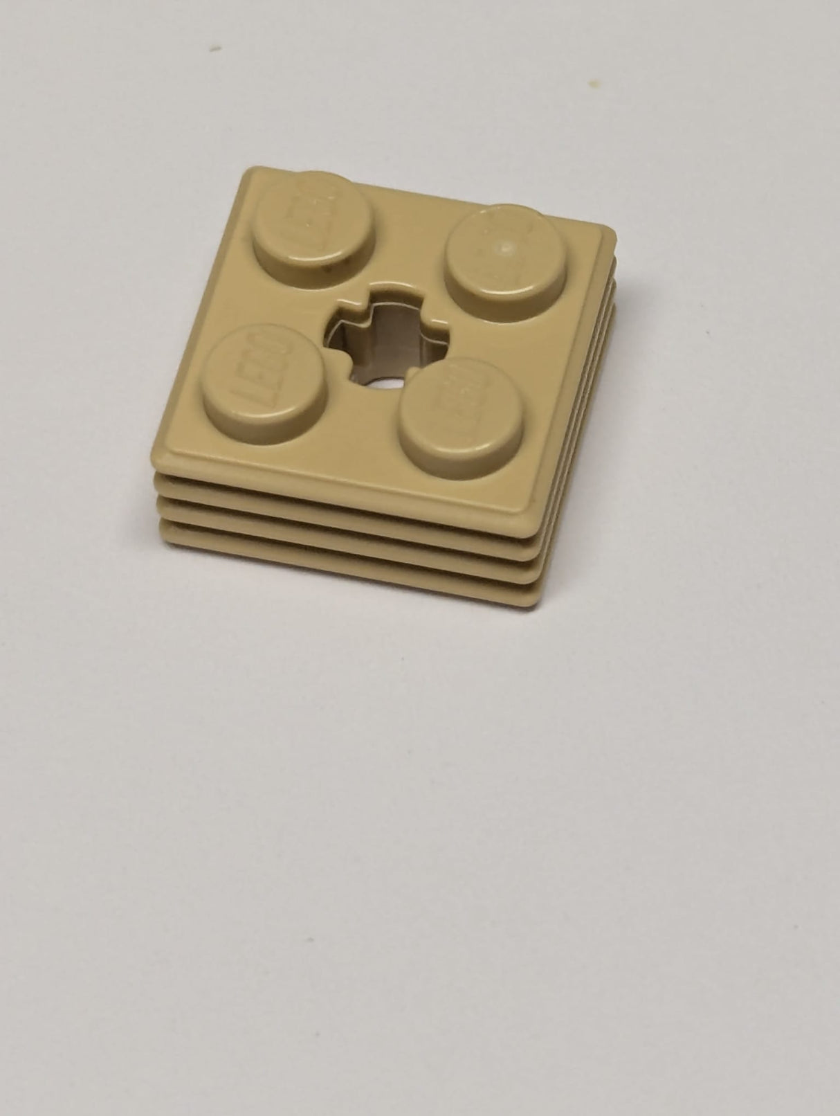 NEU Stein, modifiziert 2 x 2 x 2/3, gerippt mit Achsloch beige