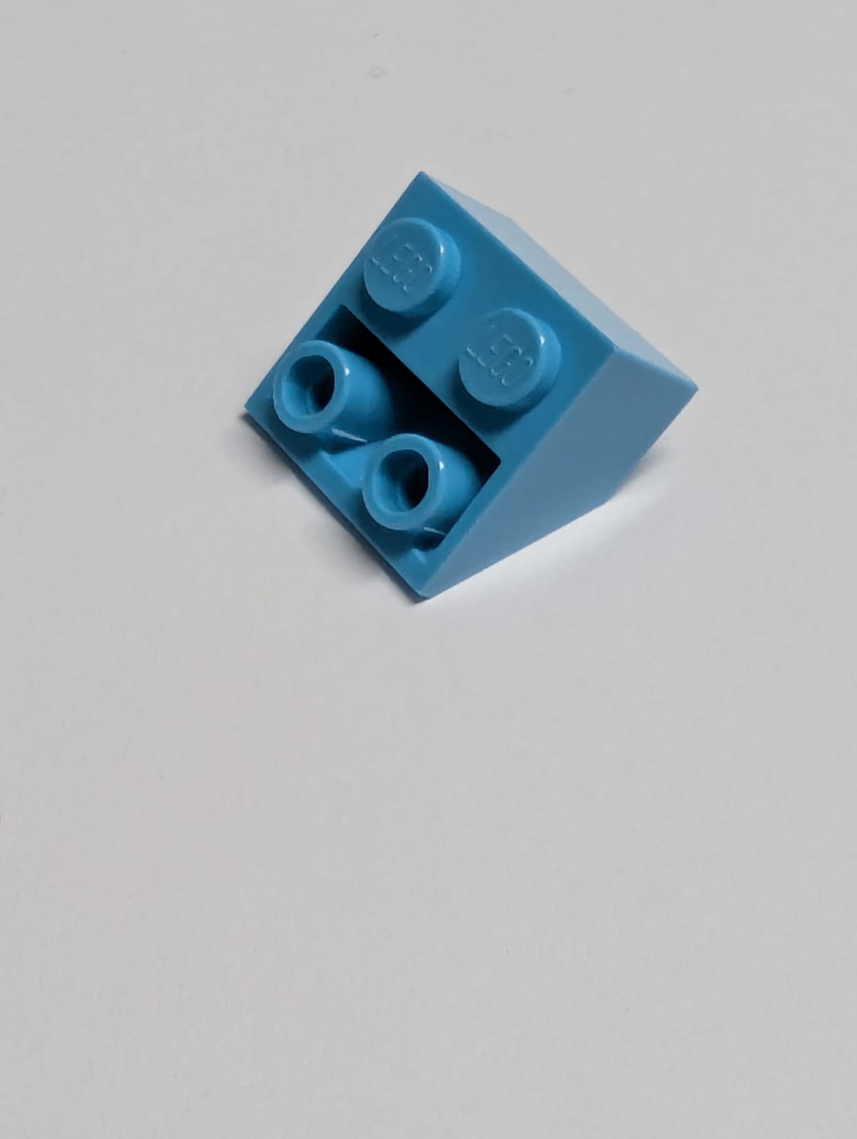 NEU Schräge, invert 45 2 x 2 mit flachem unteren Stift azur (medium)