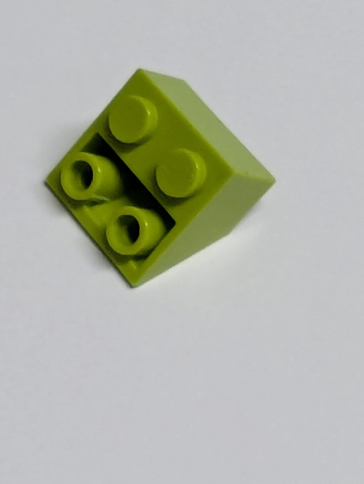 NEU Schräge, invert 45 2 x 2 mit flachem unteren Stift lindgrün