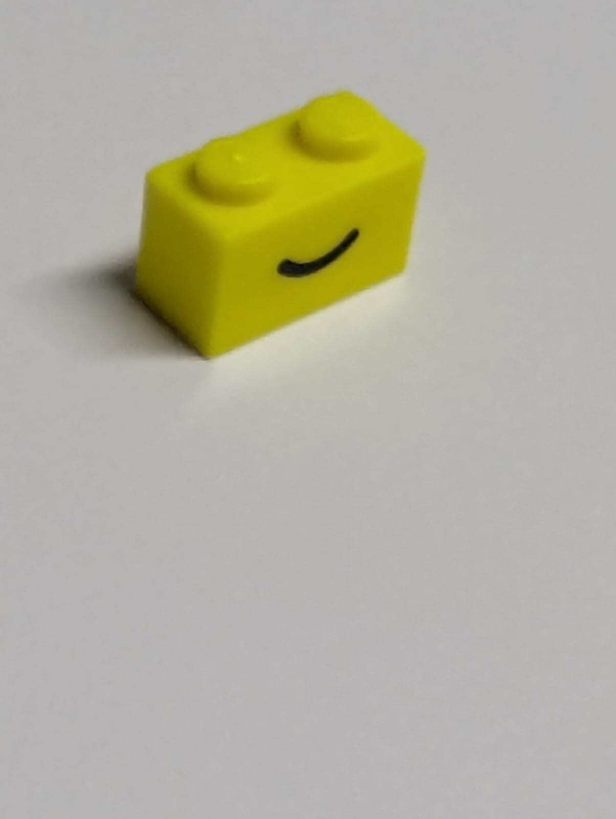 NEU Stein 1 x 2 mit schwarzem Lächelmuster in Form einer gebogenen Linie neongelb