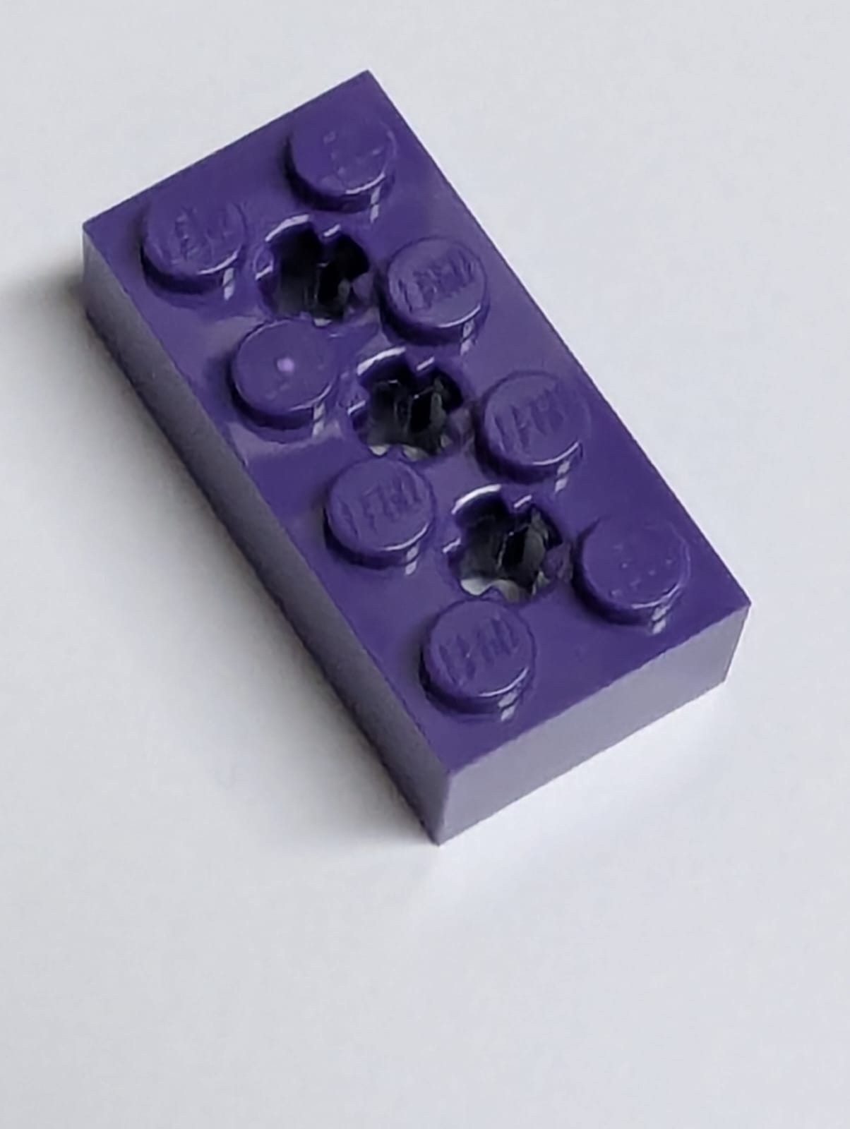 NEU Technik Stein, 2 x 4 mit 3 Achslöchern lila