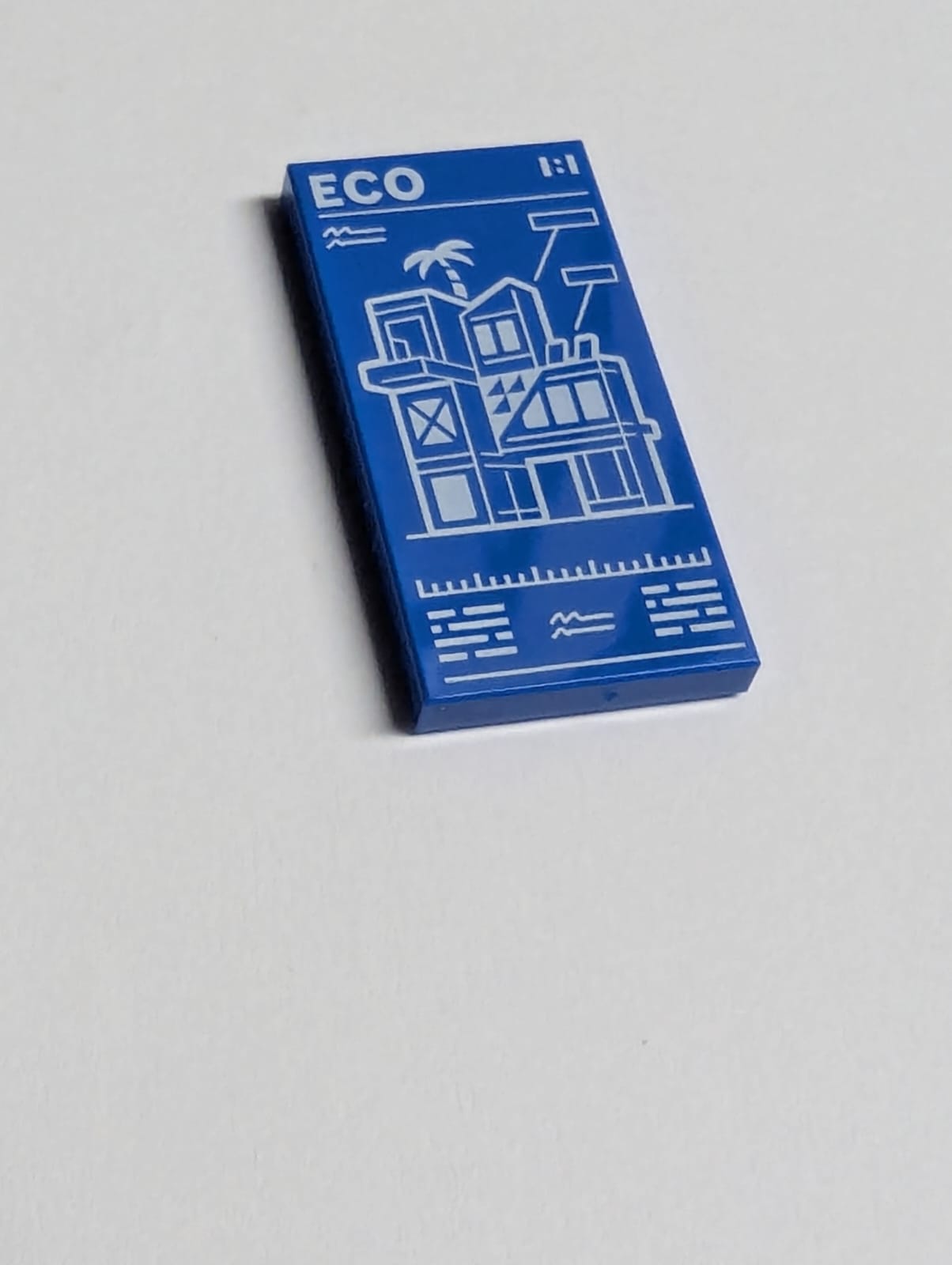 NEU Fliese 2 x 4 mit weißem 'ECO 1:1' und Stadthochhaus (Set 60365) Muster blau