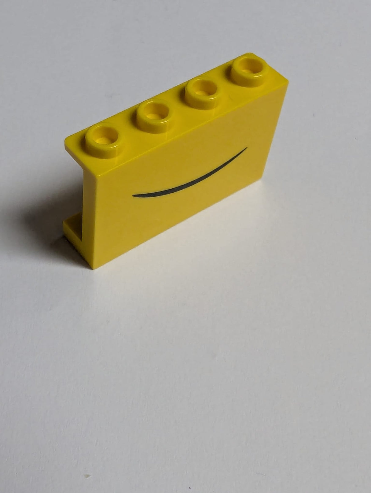 NEU Panel 1 x 4 x 2 with Side Supports - Hollow Studs with Closed Smile Pattern gelb yellow