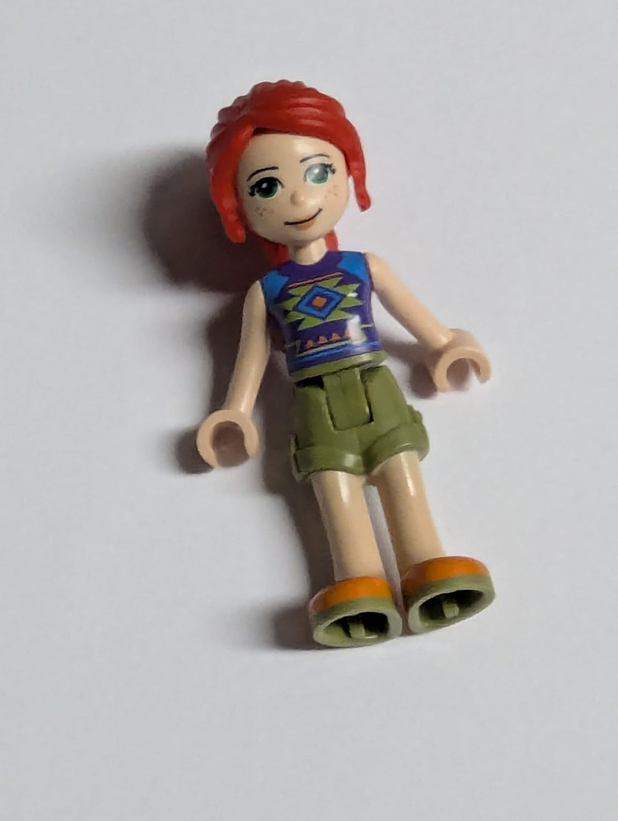 NEU Friends Mia - Olivgrüne Shorts, Dunkellila Oberteil mit Diamanten und Dreiecken