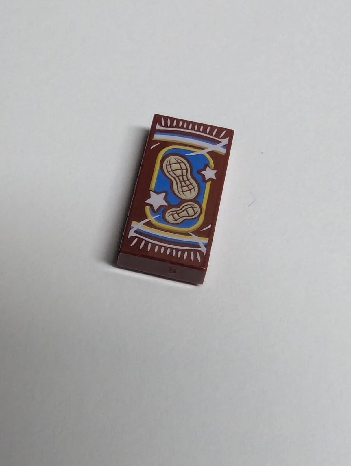 NEU Tile 1 x 2 with Groove with Peanuts Bag Package and Tan Peanuts on Blue Background Pattern dunkelrot dark red