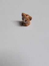 NEU Katze, Freunde-Stil, Babykätzchen, sitzt mit schwarzen Augen, Nase und Mund, leuchtend pinker Zunge, weißer Schnauze und dunkelorangen Pfotenmuster (Nugget) nougat