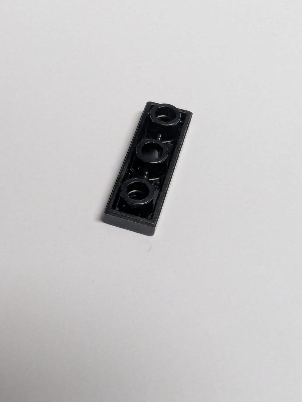 NEU Tile, Modified 1 x 3 Inverted with Hole schwarz black