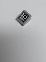 NEU Dachstein 30 1 x 1 x 2/3 mit Tastatur mit weißen und gelben Tasten auf dunkel bläulich grauem Hintergrundmuster neuhellgrau