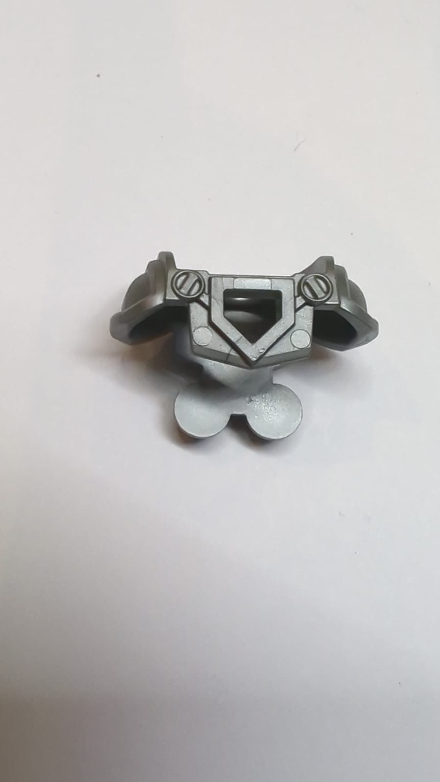 Minifigur Brustplatte mit Schulter Pads, Pentagonal Cutout und 4 Noppen on Back pearl silber