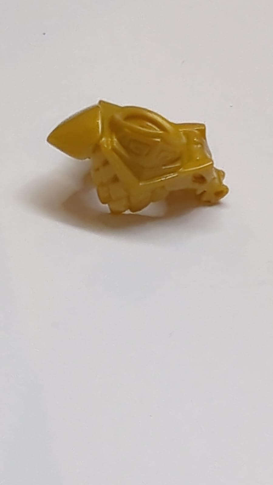 Minifigur Rüstungsbrustplatte mit Schulterpolstern, Drachenmotiv, Brustfedern und 2 Noppen auf dem Rücken pearlgold