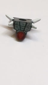 Minifiguren-Rüstung Brustplatte mit Schulterstacheln Weiß und Rot, zerbrochener Schädel im Kreis schwarz