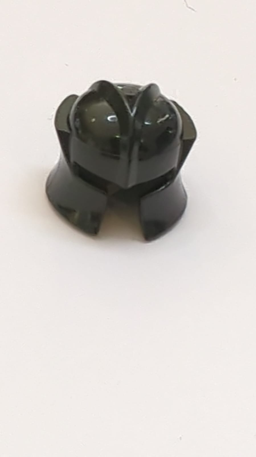 Kopfbedeckung Helm, mit Wangenprotektor schräg schwarz