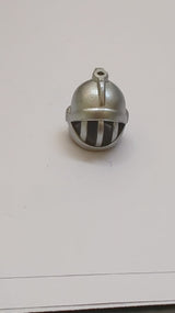 Minifigur, Helm mit Gesichtsmaske, geschlossenes Schloss metallic silber