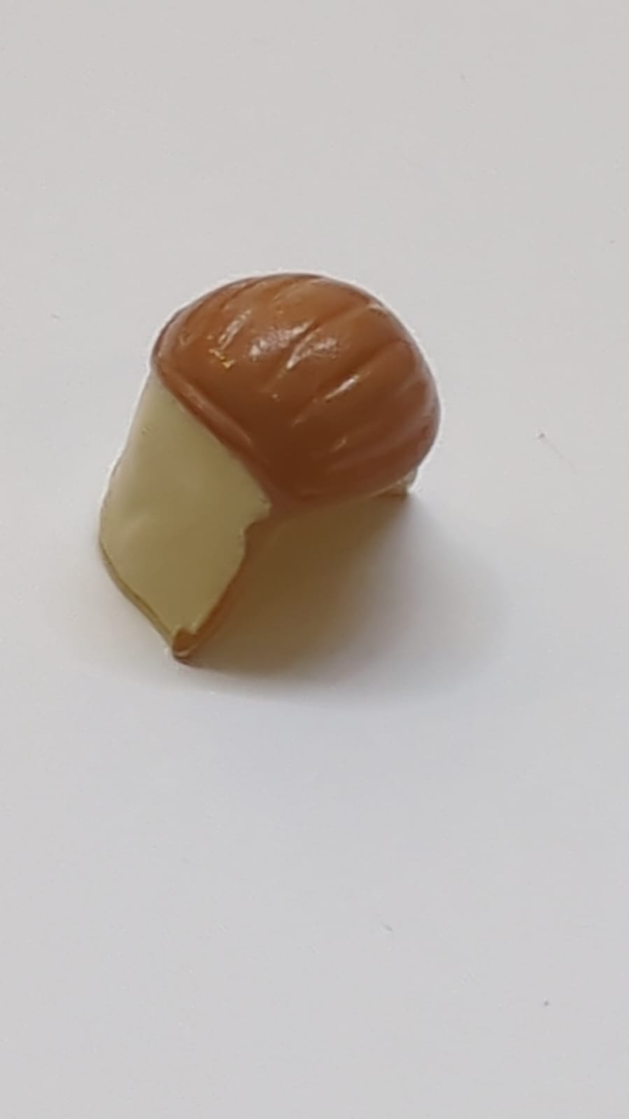 Minifigur, Kopfbedeckung, Nackenschutz SW mit mittelgroßem Nougat-Oberteilmuster beige
