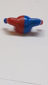 Minifigur, Kopfbedeckung Narrenkappe mit blauem Muster auf der linken Seite und blauem Bommel auf der rechten Seite rot