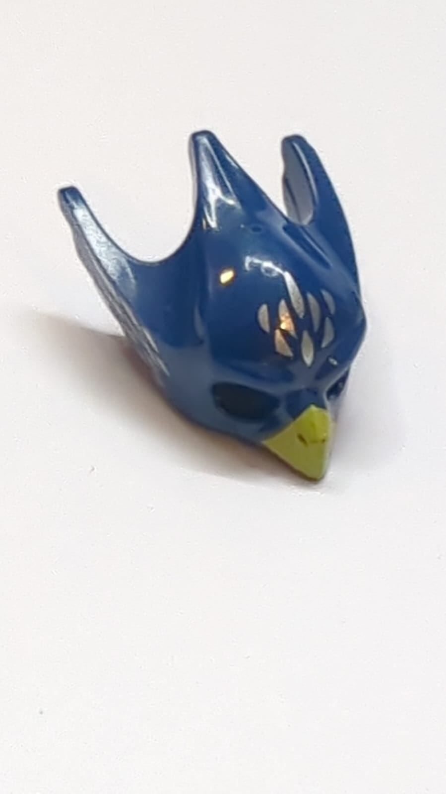 Minifigur, Kopfbedeckung: Vogel-/Adlermaske mit gelbem Schnabel und silbernem Federmuster dunkelblau