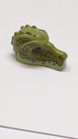 Minifigur, Kopfbedeckung Krokodilmaske mit Zähnen, gelblich-grüner Unterkiefer und schwarzes Schuppenlinienmuster olivgrün