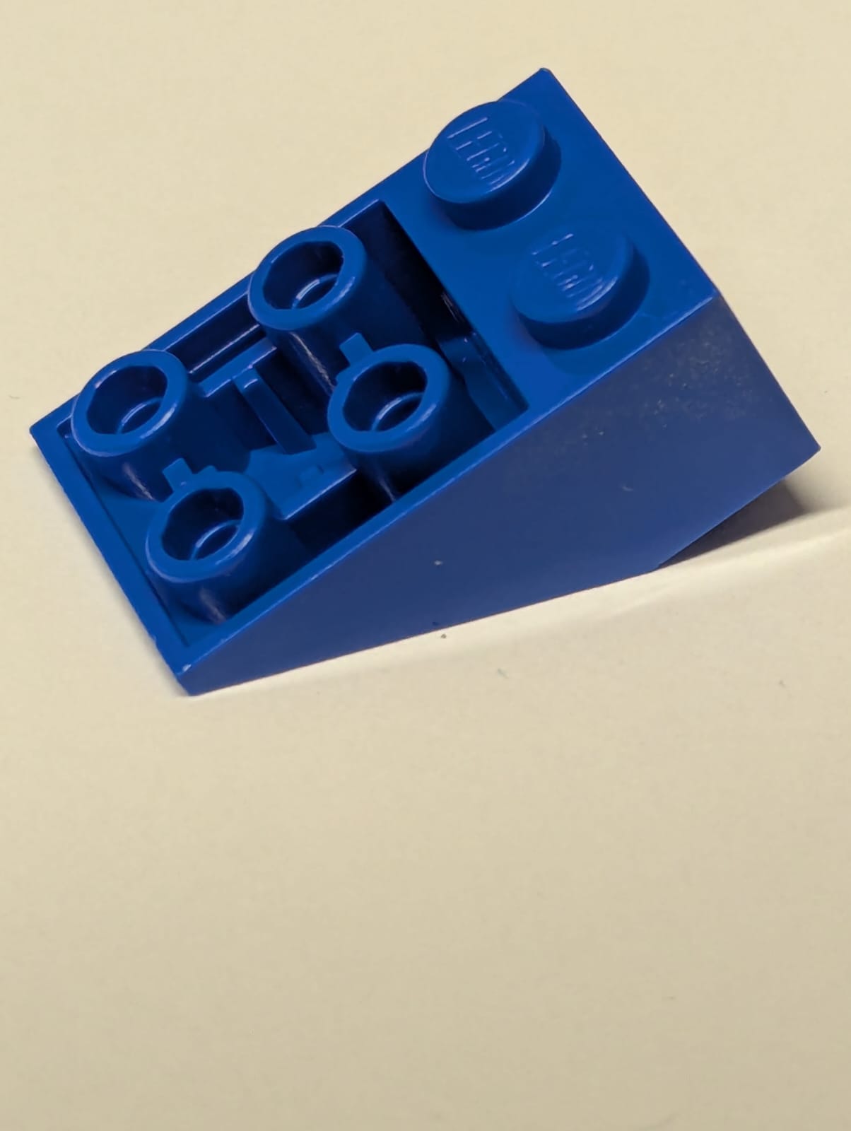NEU Slope, Inverted 33 3 x 2 with Flat Bottom Pin and Connections between Studs blau blue