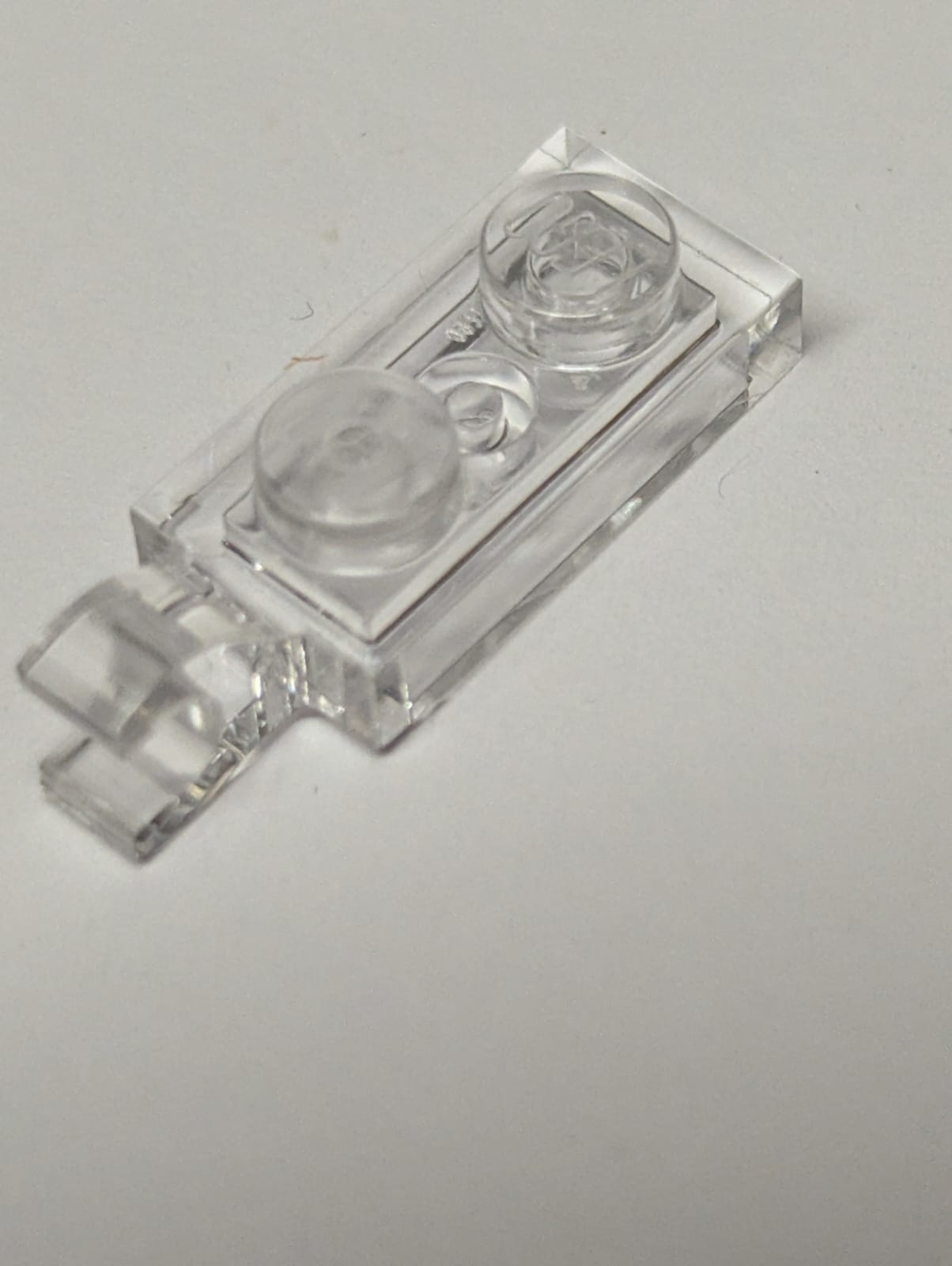 NEU Platte modifiziert 1 x 2 mit Clip am Ende (horizontal) transparent weiß