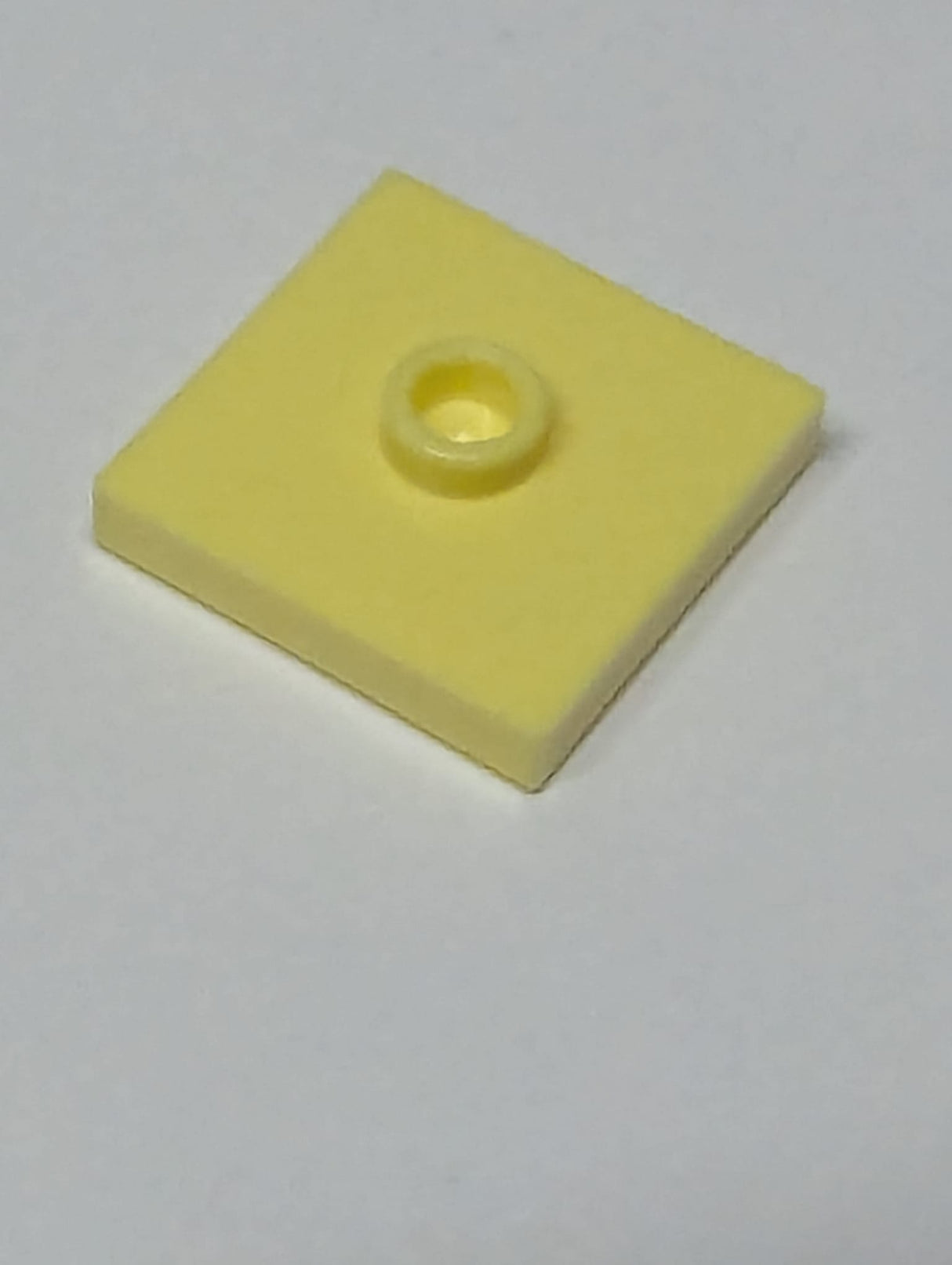NEU Plate, Modified 2 x 2 with Groove and 1 Stud in Center (Jumper) hellgelb bright light yellow