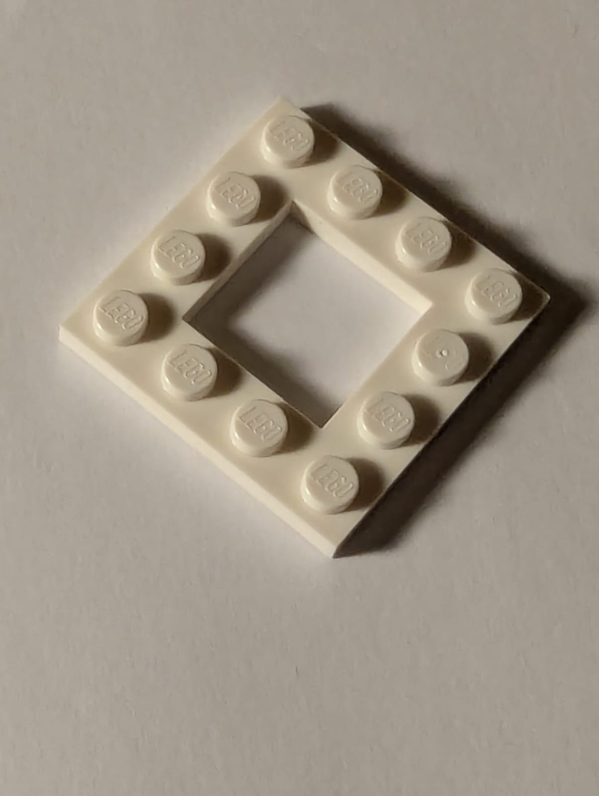 NEU Plate, Modified 4x4 with 2x2 Open Center weiss white