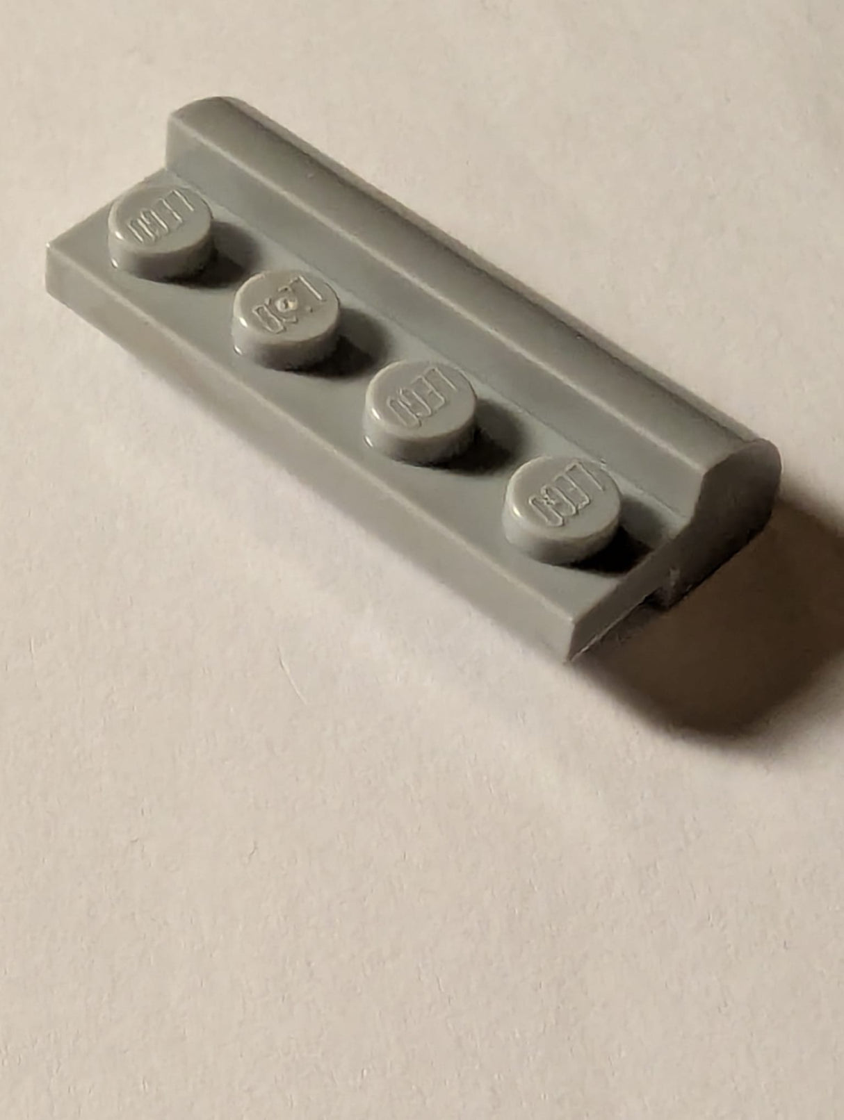 NEU Schräge, gebogen 2 x 4 mit 4 versenkten Noppen neuhellgrau