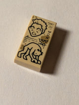 NEU Fliese 1 x 2 mit schwarzen Kritzeleien und Skizzen von Monster Hyde sowie dunkelbraunen Fleckenmuster beige