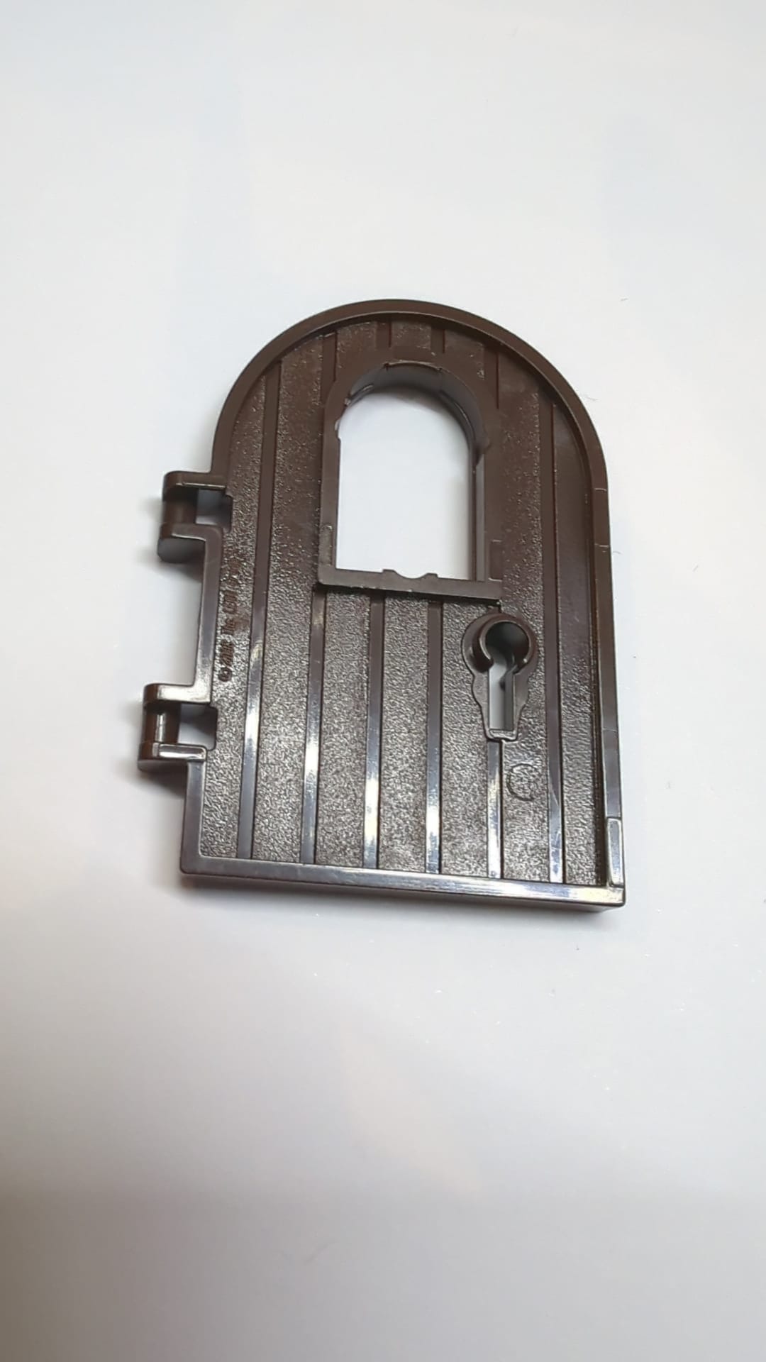 1x4x6 Tür, abgerundetes Oberteil mit Fenster und Schlüsselloch, verstärkte Kante dunkelbraun