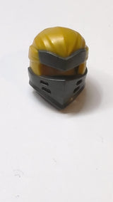 Minifigur, Ninjago-Kopfbedeckung Typ 7 mit 4 Schlitzen vorne und geformtem, perlmuttgrauem Rüstungsmuster pearlgold