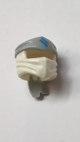 Minifigur, Ninjago-Kopfbedeckung Typ 4 mit geformtem hellblaugrauem Stirnband und aufgedrucktem dunkelblauen Ninjago-Logogramm-Buchstaben-Z-Muster weiß