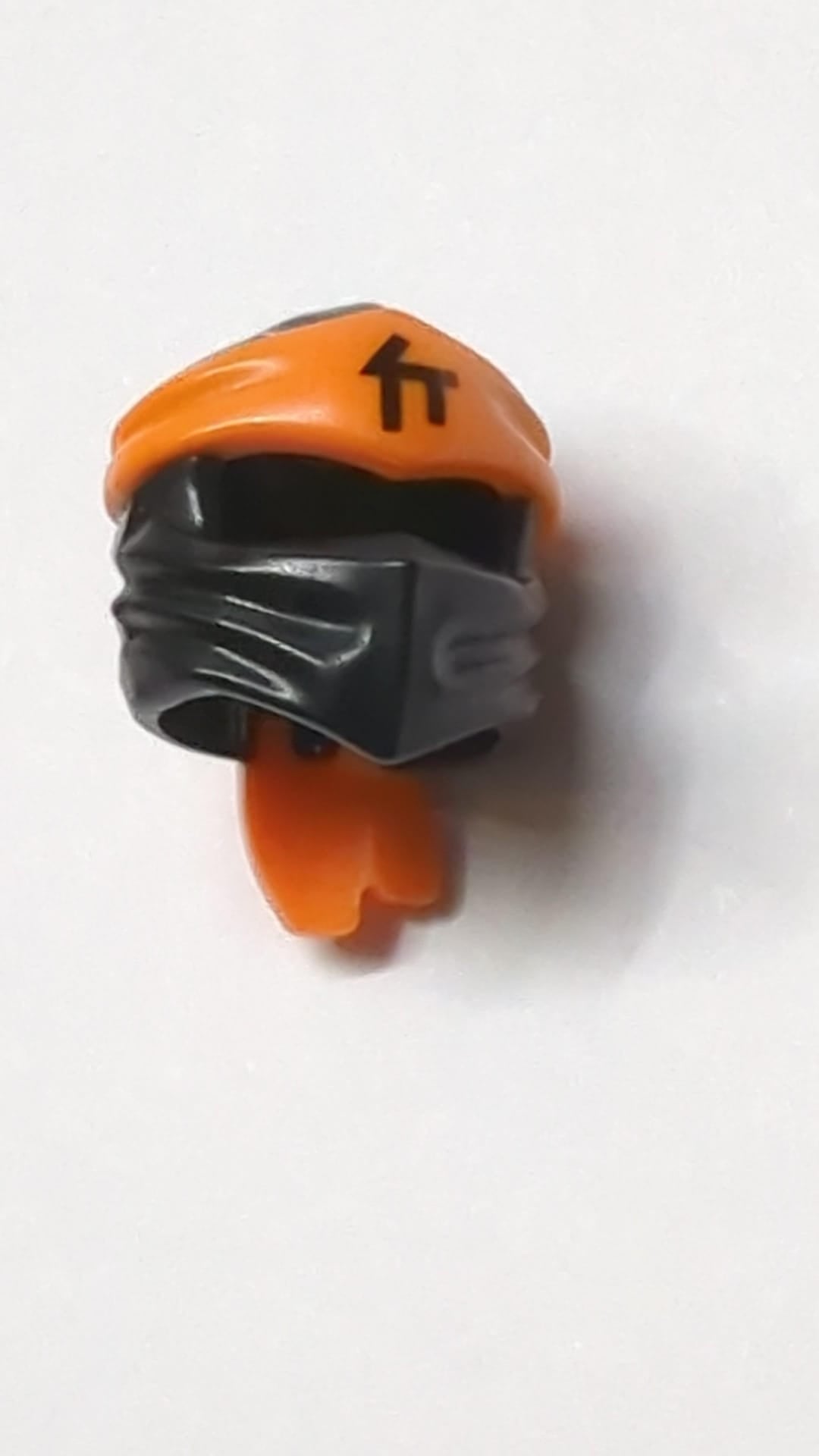 Minifigur, Ninjago-Kopfbedeckung Typ 1 mit silbernem 3-Punkt-Emblemmuster schwarz