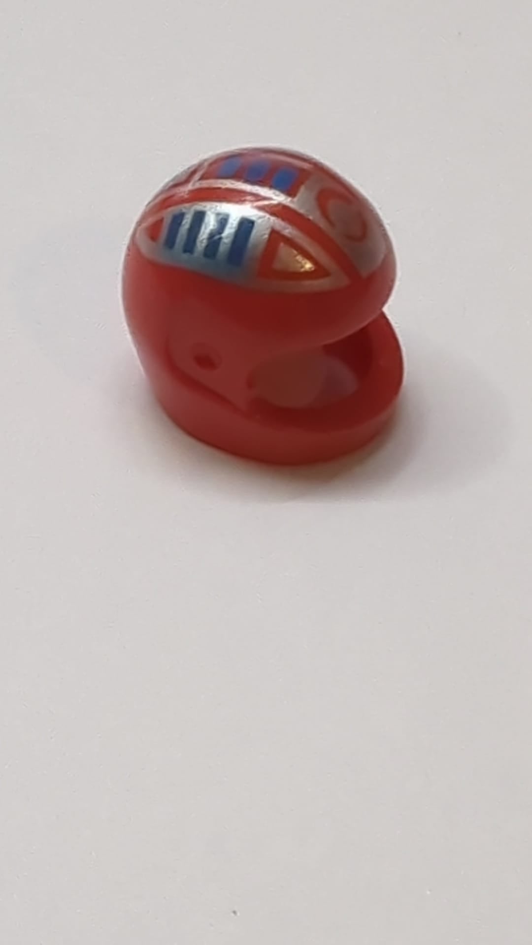 Minifigur, Kopfbedeckung Motorradhelm „Standard“ mit blau-silbernem Spyrius-Muster rot