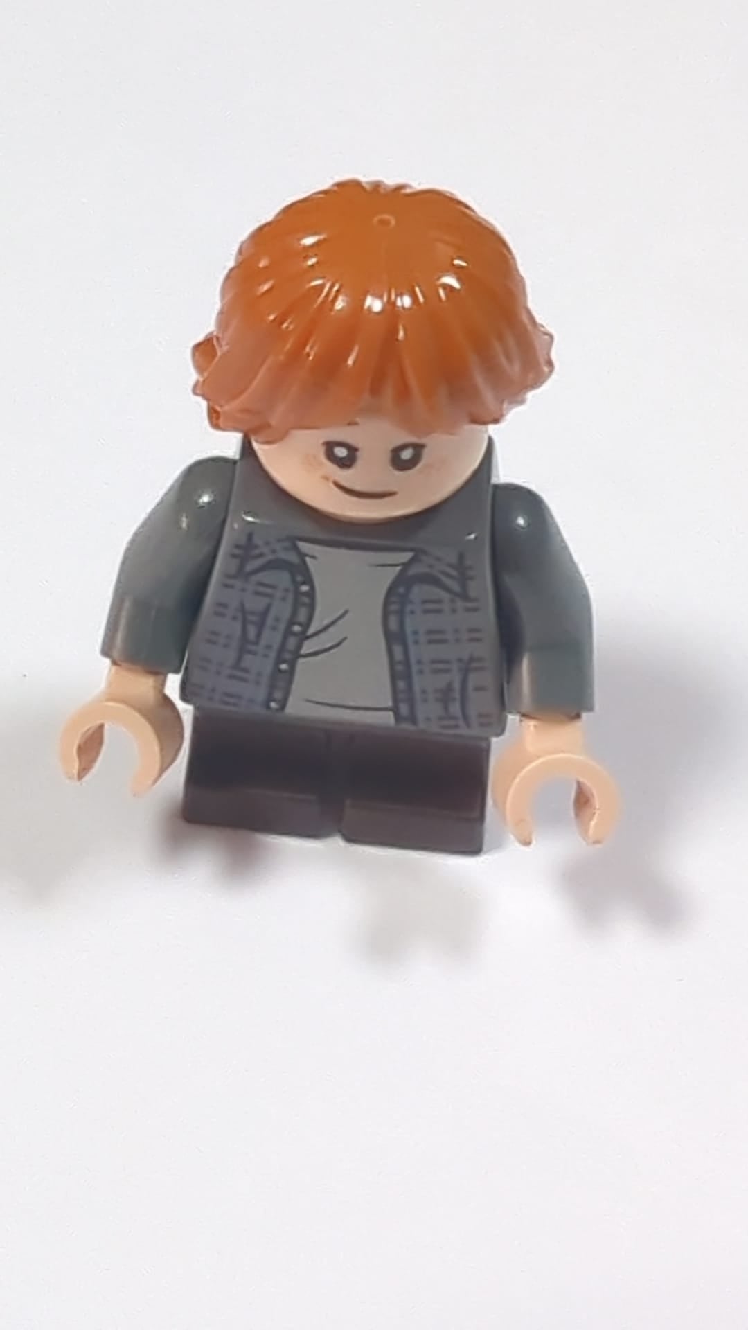 NEU Minifigur Ron Weasley - Kariertes Hemd, Dunkelbraune kurze Beine