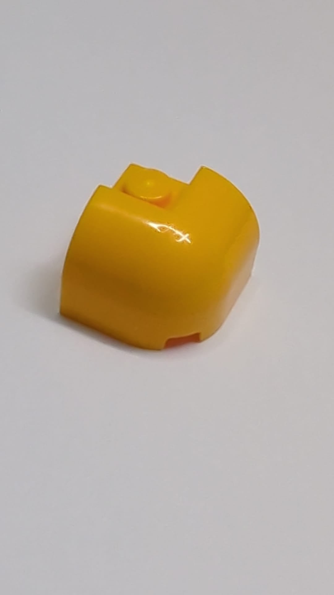 2x2x1 1/3 gebogene Schräge Eckabrundung mit versenktem Ständer hellorange