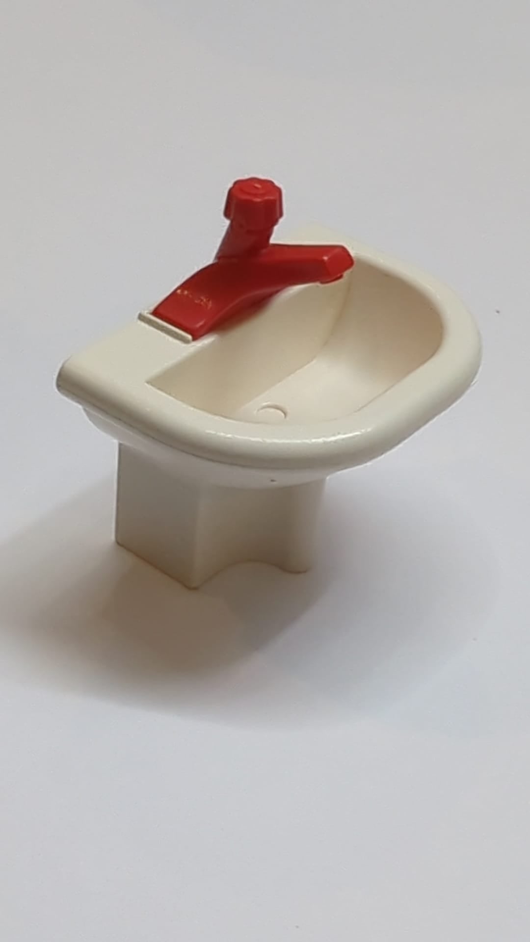 Fabuland Waschbecken mit rotem Wasserhahn weiß