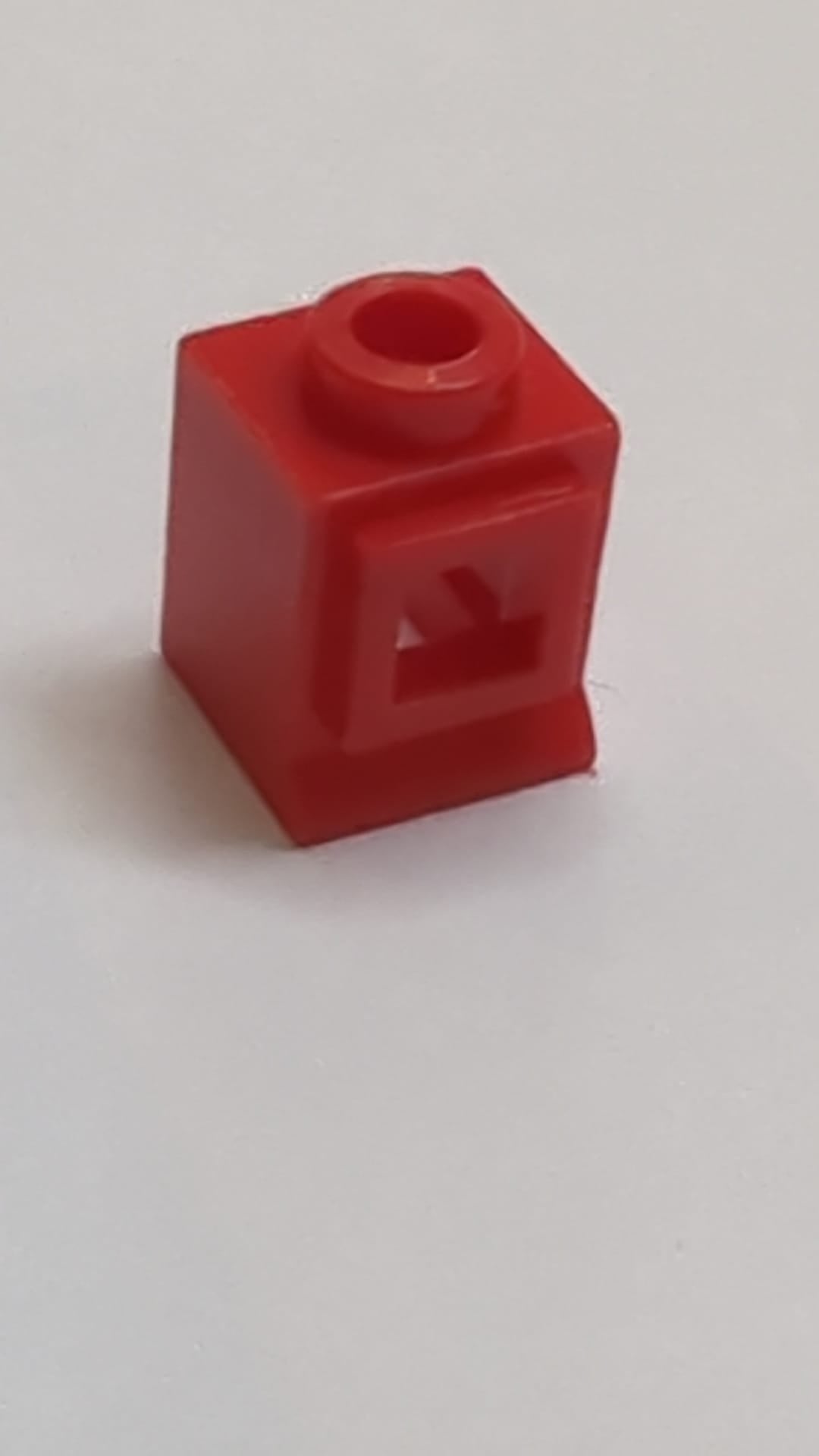 1x1x1 Fenster mit erweitertem Rahmen, ohne "Glas" rot