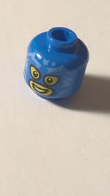 NEU Minifigur, Kopf-Balaclava mit Augen- und Mundlöchern, mittelblaue Blitz- und Sternmuster, gelbes Gesicht, offenes Mundlächeln mit Zähnen, Schnürmuster auf der Rückseite (BAM) blau